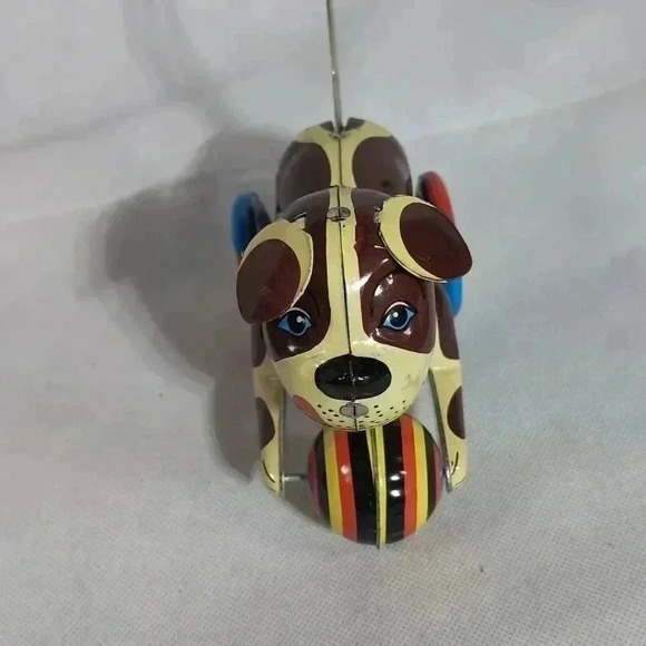 Metal Wind up toy Puppy with Ball press tail down to wind - Picture 4 of 5